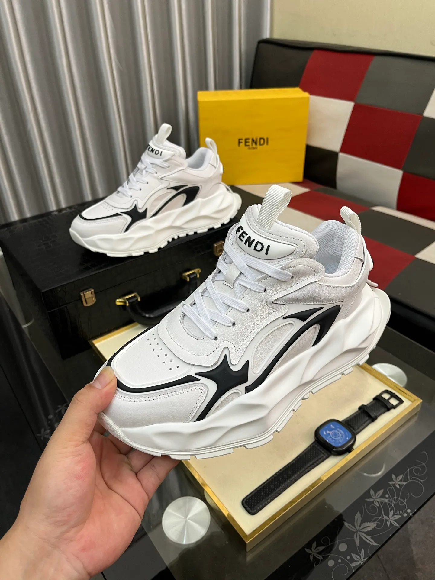 Men's Men's Shoes💰580⌚️⌚️[fendi] Fendi's classic and comfortable men's, this complex sneaker is made of soft calfskin➕genuine leather lining➕original ultra-light rubber material with rough outsole. This unique light style is suitable for the casual and refined sensibility of this season. It is comfortable and natural on the feet. It is an everyday style for casual travel in autumn and winter! 38-446️⃣colors available